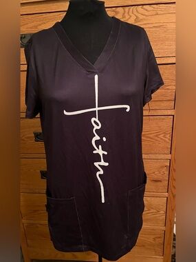 Faith Graphic V-Neck Tunic Top with Pockets in Black with White Script